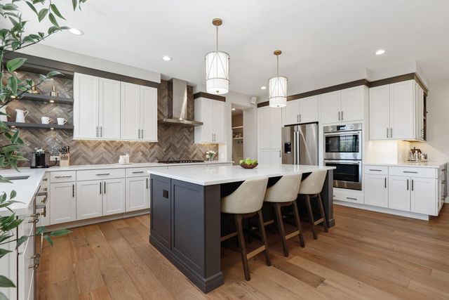 9727 Dunegrass Way, St. John, IN 46373