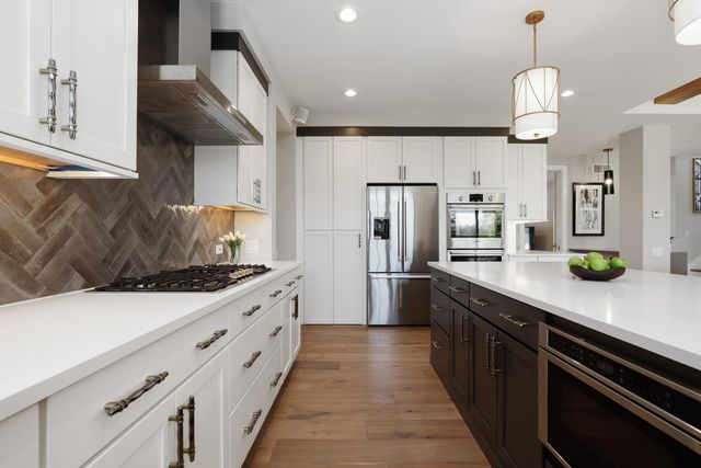 9727 Dunegrass Way, St. John, IN 46373
