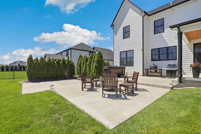 9727 Dunegrass Way, St. John, IN 46373