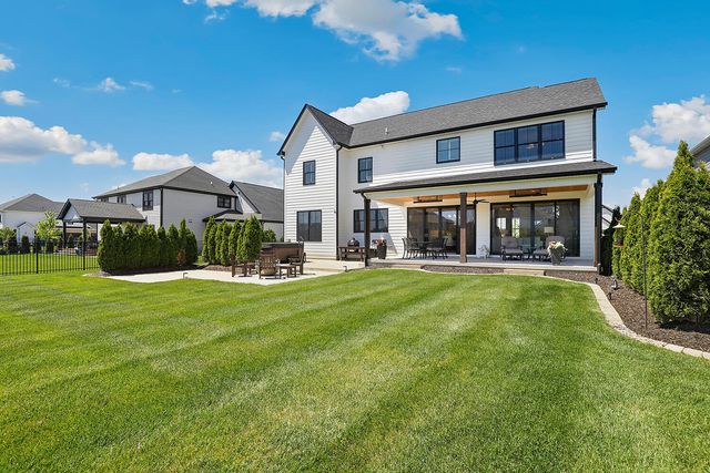 9727 Dunegrass Way, St. John, IN 46373