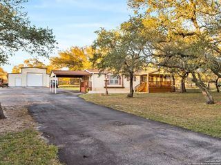 1218 Eagle Creek, Floresville, TX 78114