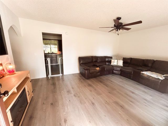 906 Zahara Street, Bowie, TX 76230