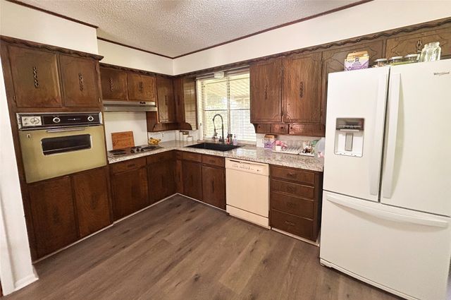 906 Zahara Street, Bowie, TX 76230