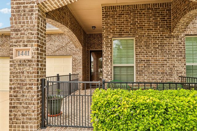 1441 Isabella Lane, Savannah, TX 76227