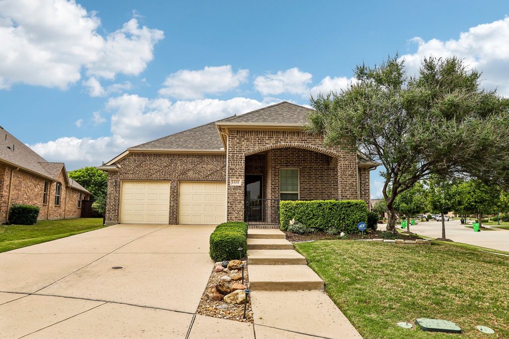 1441 Isabella Lane, Savannah, TX 76227