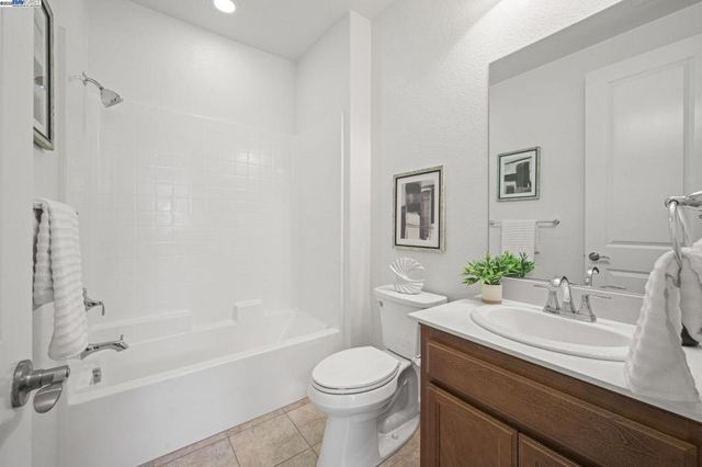 2336 2336 Carbondale Way, Dublin, CA 94568