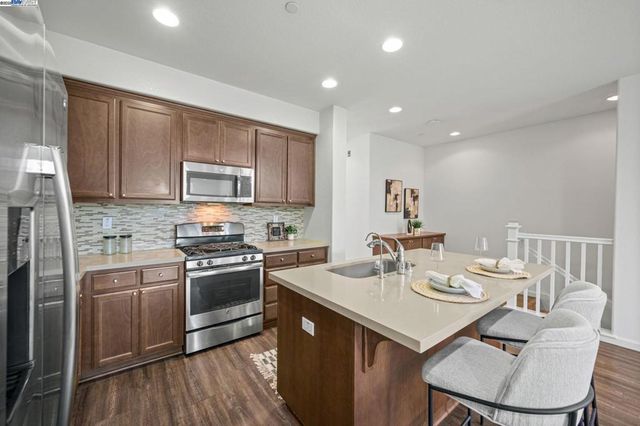 2336 2336 Carbondale Way, Dublin, CA 94568