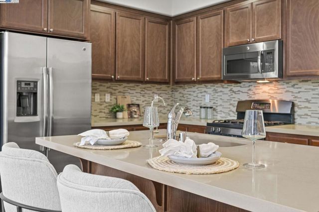 2336 2336 Carbondale Way, Dublin, CA 94568