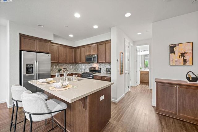 2336 2336 Carbondale Way, Dublin, CA 94568