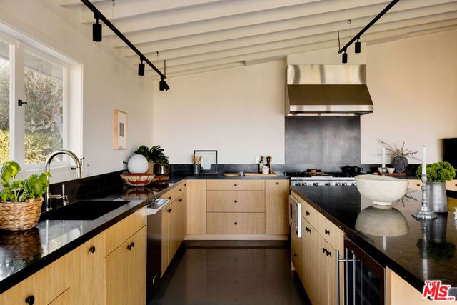 8559 Edwin Drive, Los Angeles, CA 90046