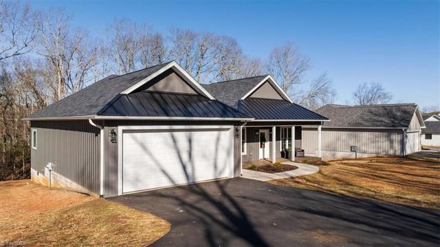 559 Memorial Park Drive, Sparta, NC 28675