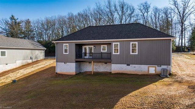 559 Memorial Park Drive, Sparta, NC 28675
