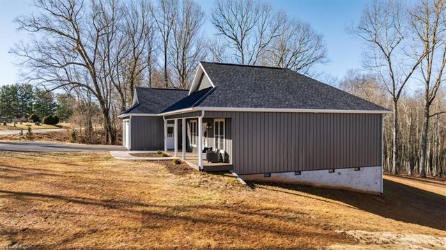 559 Memorial Park Drive, Sparta, NC 28675