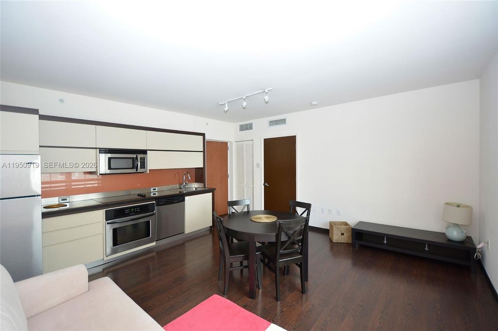 435 21st St 205, Miami Beach, FL 33139