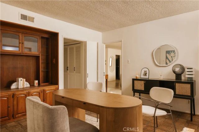5315 Yarmouth Avenue 322, Encino, CA 91316