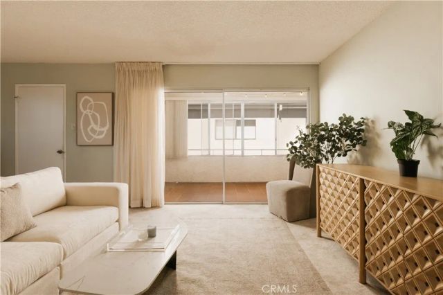5315 Yarmouth Avenue 322, Encino, CA 91316