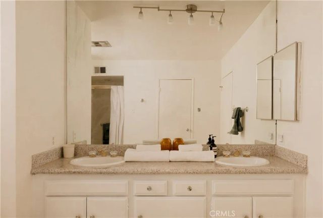 5315 Yarmouth Avenue 322, Encino, CA 91316