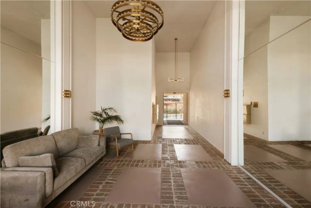 5315 Yarmouth Avenue 322, Encino, CA 91316