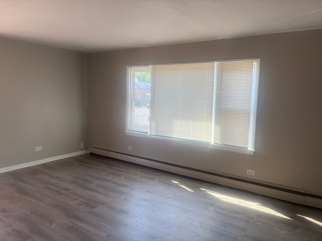 1340 N main Street D11, Wheaton, IL 60187