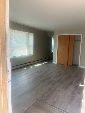 1340 N main Street D11, Wheaton, IL 60187