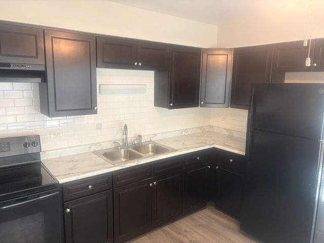 1340 N main Street D11, Wheaton, IL 60187