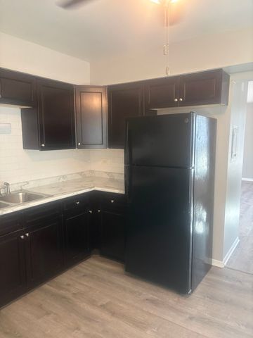 1340 N main Street D11, Wheaton, IL 60187