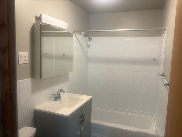 1340 N main Street D11, Wheaton, IL 60187