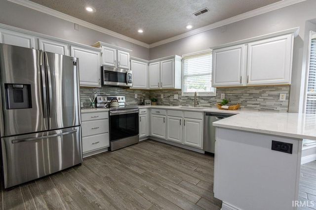 2806 N Stockwell Road, Evansville, IN 47715
