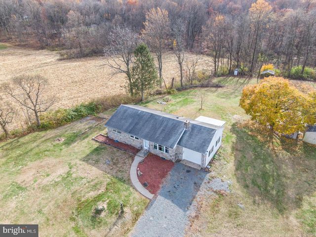 44 FREDERICKSVILLE RD, Mertztown, PA 19539