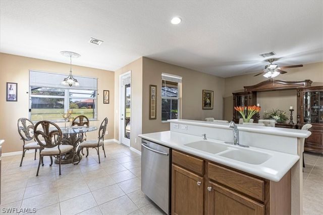 1893 Par DR, Naples, FL 34120