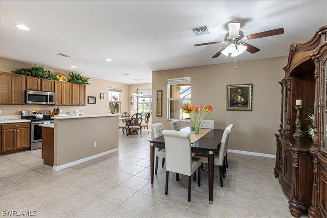 1893 Par DR, Naples, FL 34120