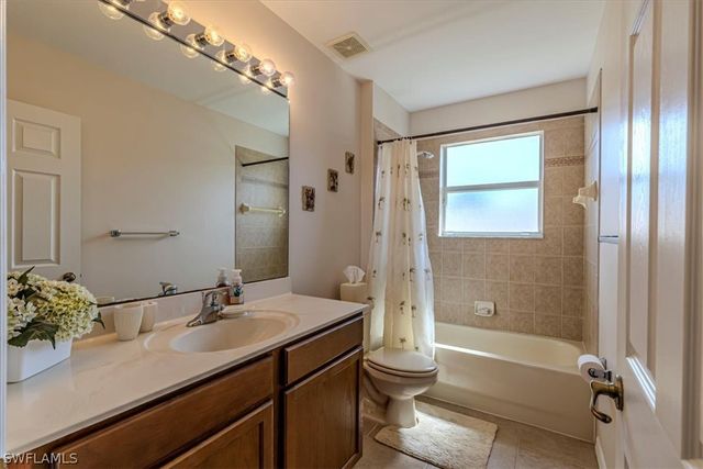 1893 Par DR, Naples, FL 34120