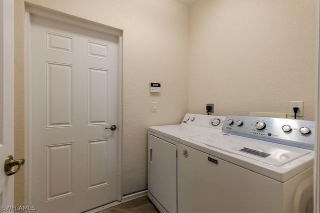 1893 Par DR, Naples, FL 34120