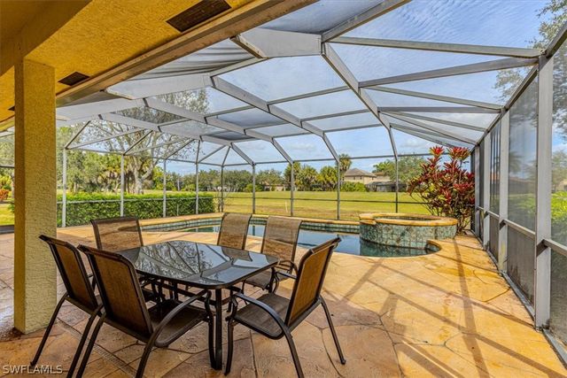 1893 Par DR, Naples, FL 34120