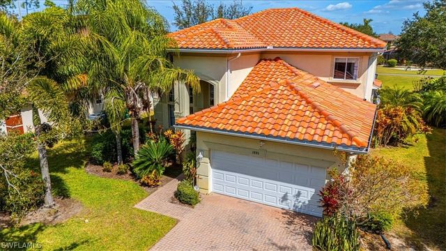 1893 Par DR, Naples, FL 34120