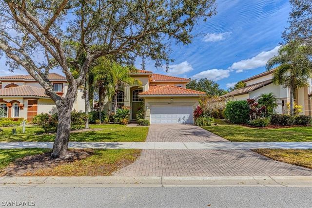 1893 Par DR, Naples, FL 34120