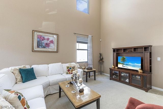 1893 Par DR, Naples, FL 34120