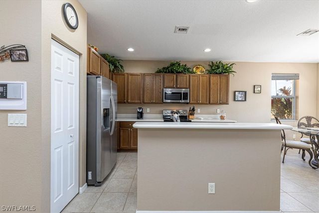 1893 Par DR, Naples, FL 34120