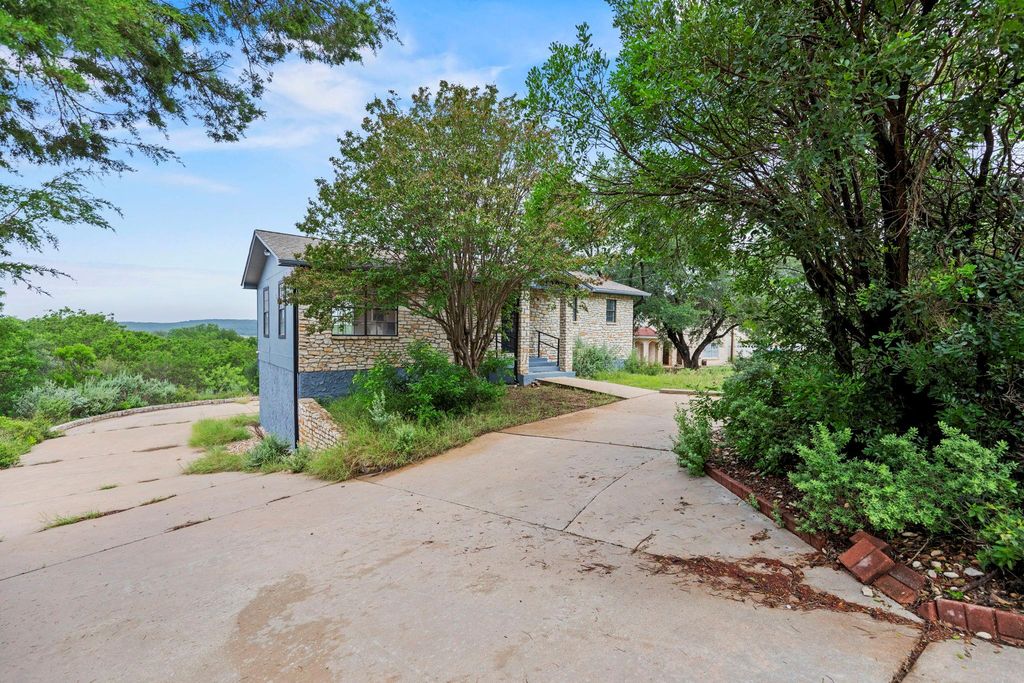5100 Country Club DR, Lago Vista, TX 78645