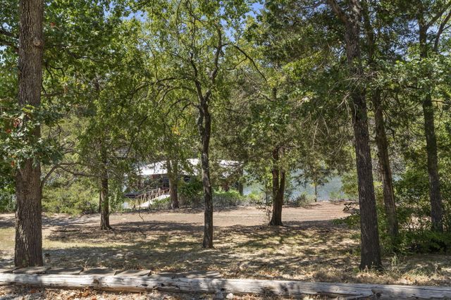 423 Eagle Drive, Reeds Spring, MO 65737