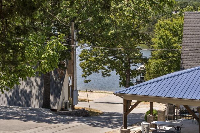 423 Eagle Drive, Reeds Spring, MO 65737