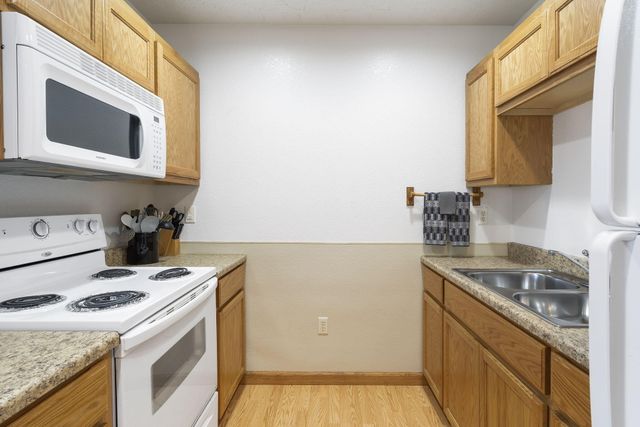 423 Eagle Drive, Reeds Spring, MO 65737