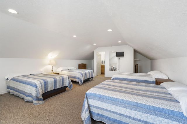 423 Eagle Drive, Reeds Spring, MO 65737