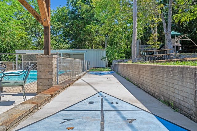 423 Eagle Drive, Reeds Spring, MO 65737