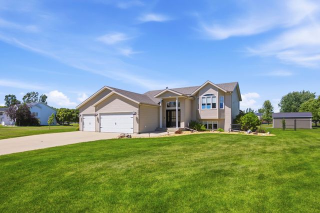 224 Chestnut Drive, Horace, ND 58047