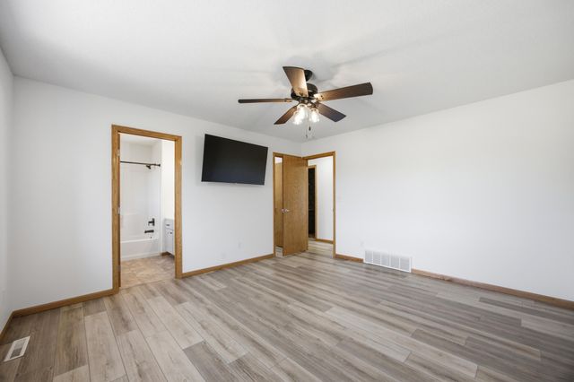 224 Chestnut Drive, Horace, ND 58047
