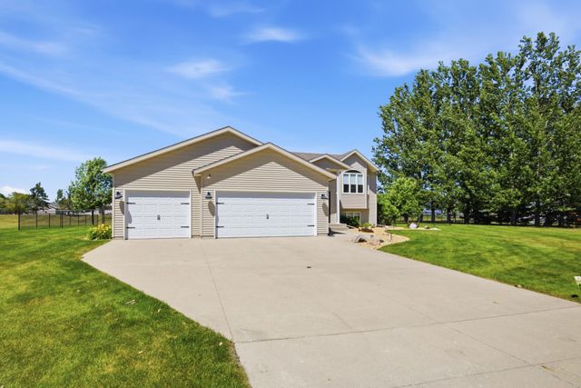 224 Chestnut Drive, Horace, ND 58047