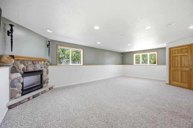 224 Chestnut Drive, Horace, ND 58047
