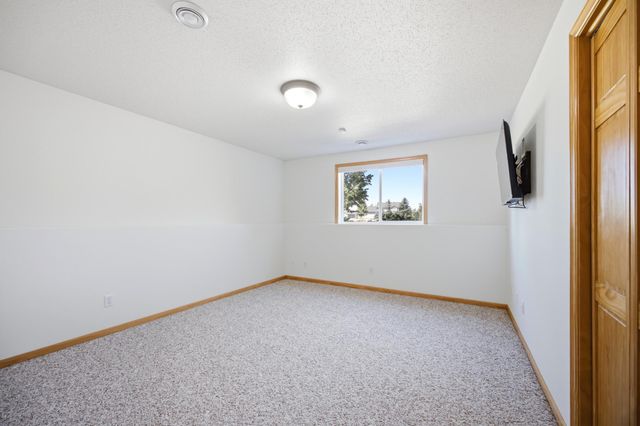 224 Chestnut Drive, Horace, ND 58047