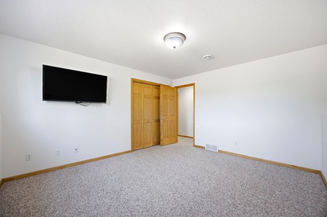 224 Chestnut Drive, Horace, ND 58047